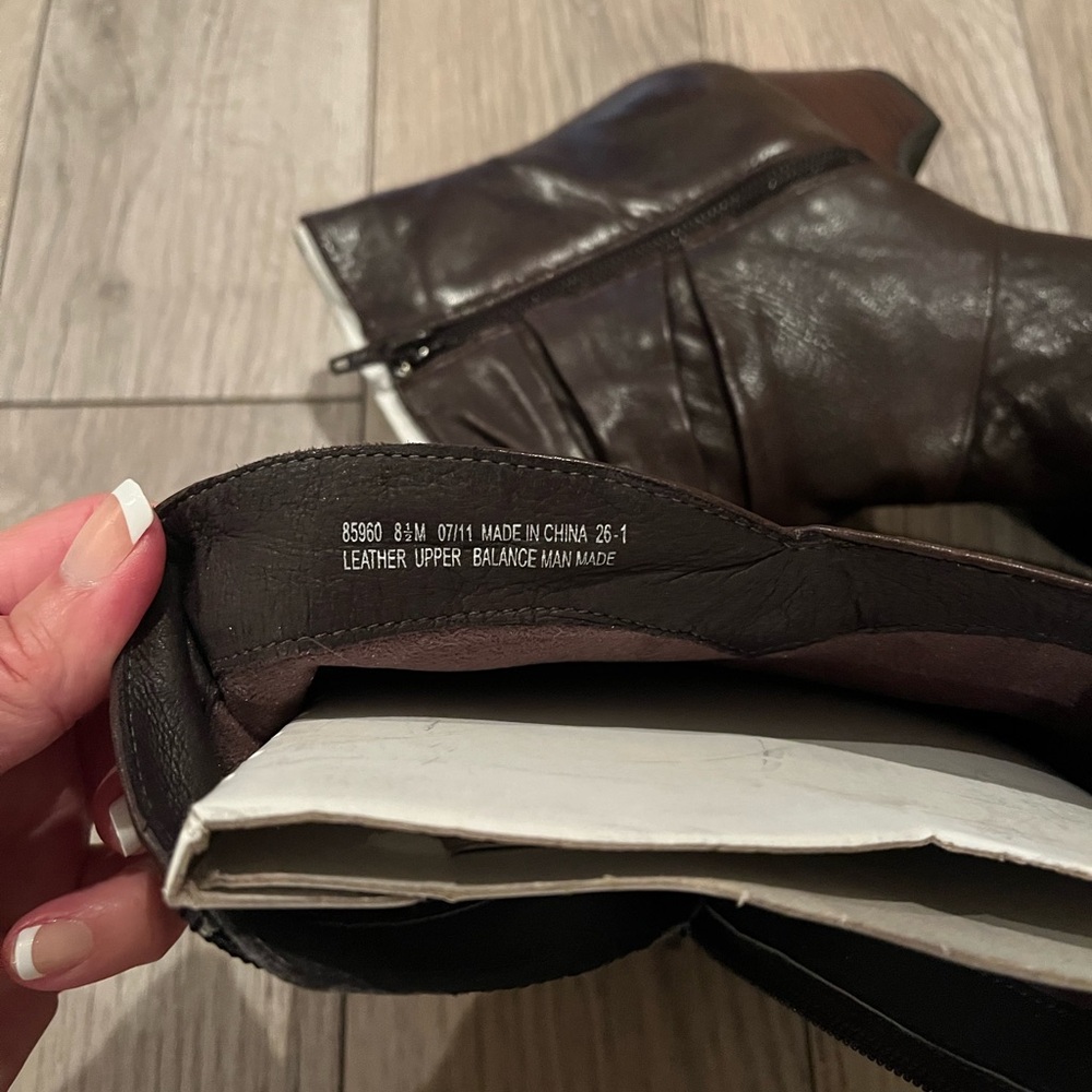 Clarks Brown Leather Ankle zip Boots NEW - Picture 6 of 7